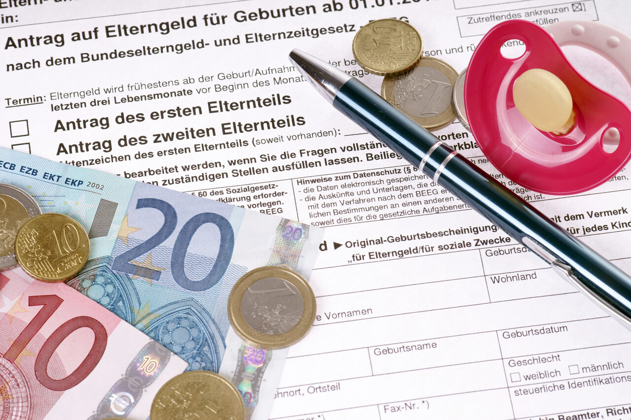 Elterngeld Antrag Auszahlung Eltern Kind Geld Bekommen Zahlung Termin